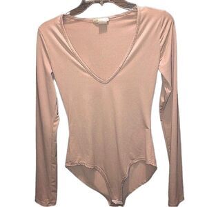 La gypsy bodysuit in Cream/ beige color Sz med